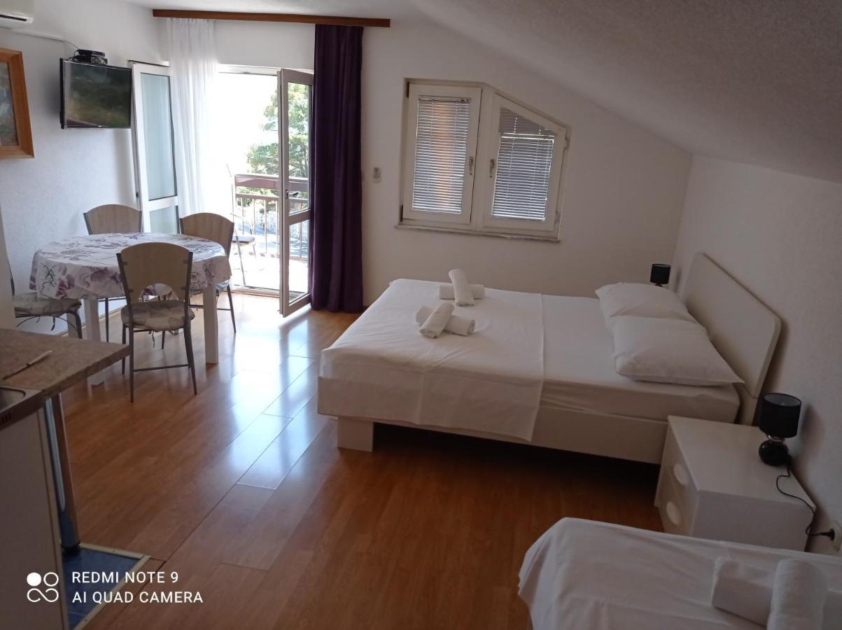 Apartments Mihovil Omiš Esterno foto