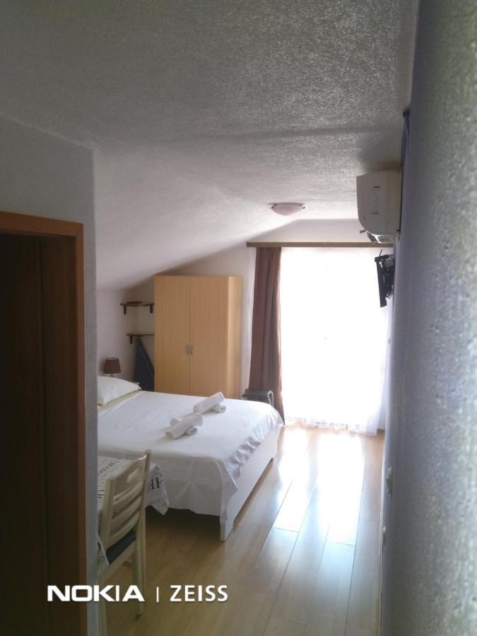 Apartments Mihovil Omiš Esterno foto
