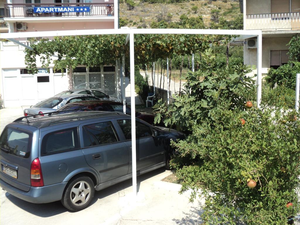 Apartments Mihovil Omiš Esterno foto